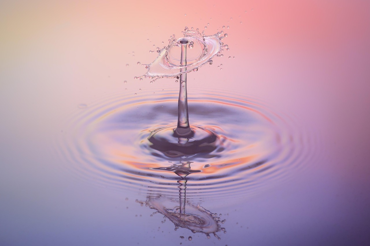 Drops, water, waterdrop — Free Poker vs. Low-Stakes Poker